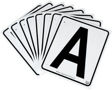 Manegeletters Wit 20 X 25CM nodig? - ruitershopbeerens.nl